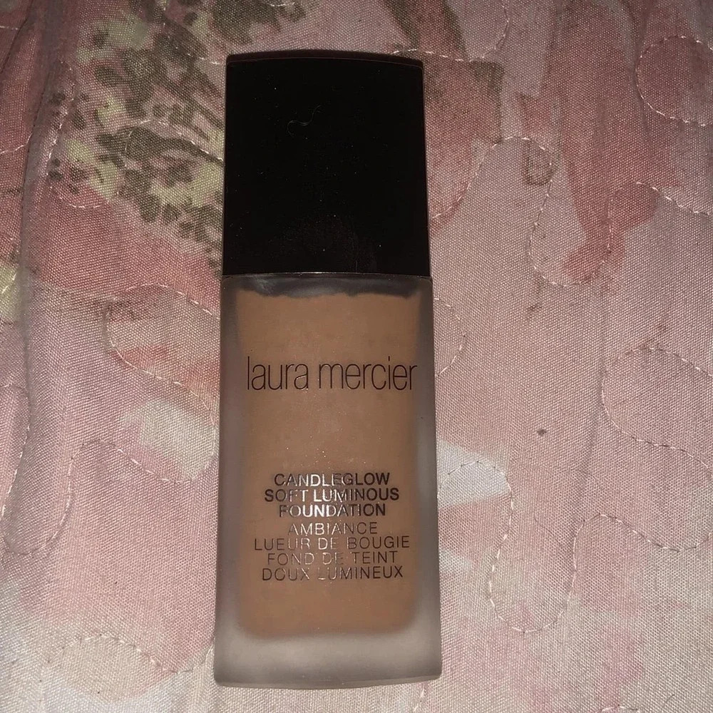 laura mercier candlelight glow foundation makeup glam beauty pecan designer